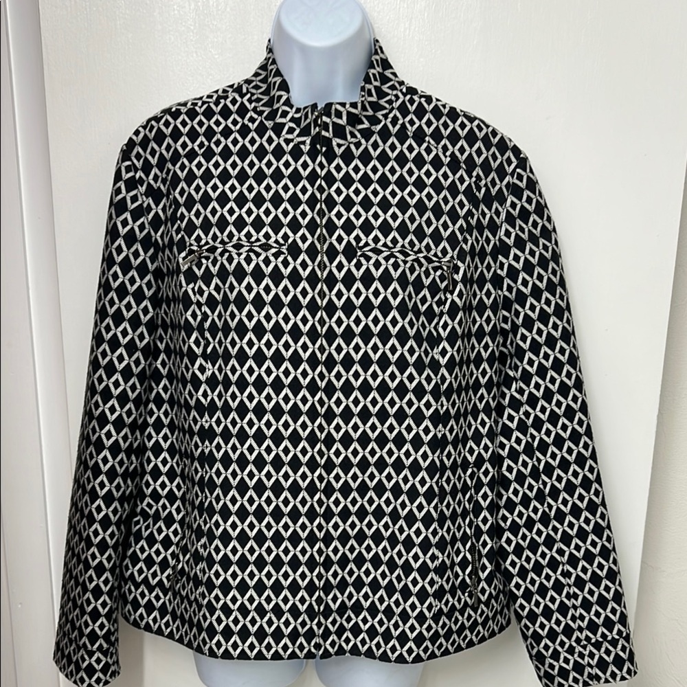 24. Chico’s Black & White Diamond print Jacket, Zipper closure, 4 front pockets